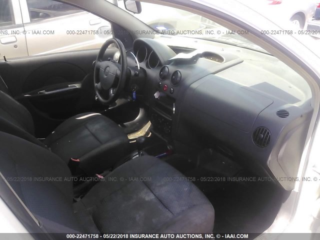 KL1TD66656B667909 - 2006 CHEVROLET AVEO LS WHITE photo 5