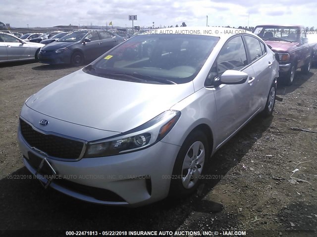 3KPFL4A76HE108551 - 2017 KIA FORTE LX/S SILVER photo 2