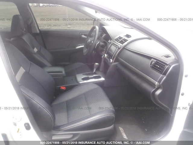 4T1BF1FK6EU350220 - 2014 TOYOTA CAMRY L/SE/LE/XLE 白色 照片 5