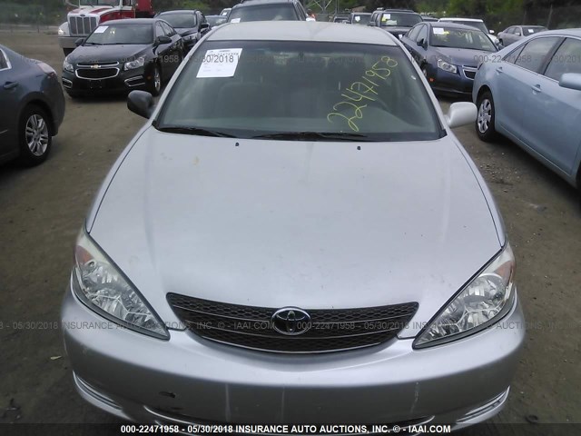 4T1BE32K02U004602 - 2002 TOYOTA CAMRY LE/XLE/SE SILVER photo 6