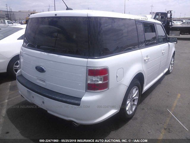 2FMGK5B8XEBD35549 - 2014 FORD FLEX SE WHITE photo 4