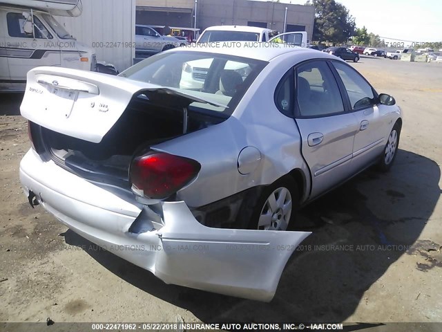 1FAFP5228YG203924 - 2000 FORD TAURUS LX WHITE photo 4