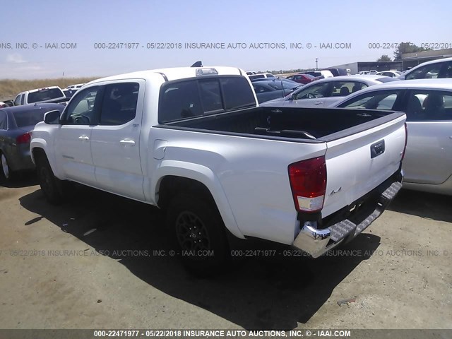 3TMCZ5AN7HM076415 - 2017 TOYOTA TACOMA DBL CAB/SR/TRDSPT/OR/PRO თეთრი ფოტო 3