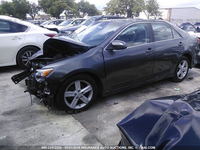 4T1BF1FK2DU223978 - 2013 TOYOTA CAMRY L/SE/LE/XLE 灰色 照片 2