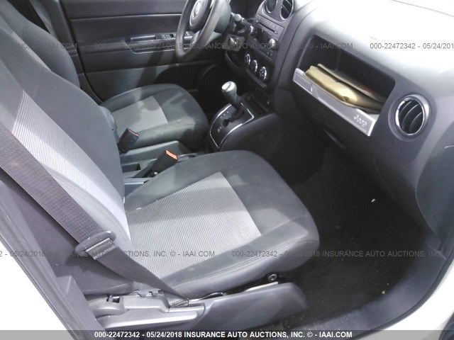 1C4NJCBA5ED742954 - 2014 JEEP COMPASS SPORT WHITE photo 5