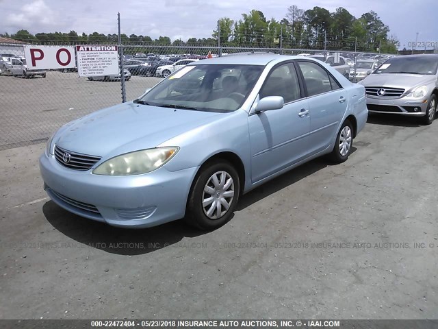 4T1BE32K35U539489 - 2005 TOYOTA CAMRY LE/XLE/SE ღია ლურჯი ფოტო 2