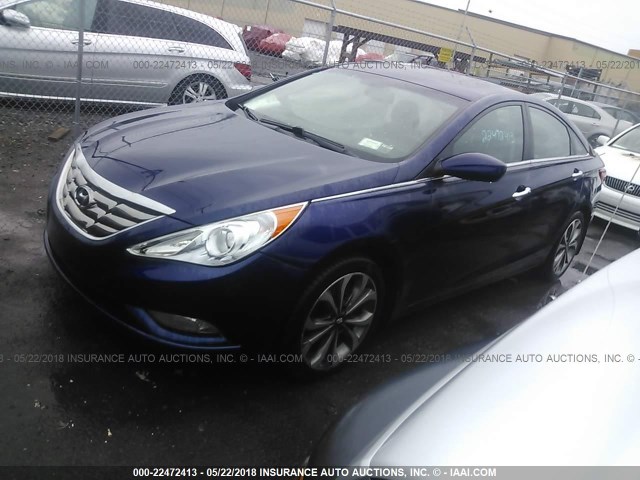 5NPEC4AB0DH583330 - 2013 HYUNDAI SONATA SE/LIMITED BLUE photo 2