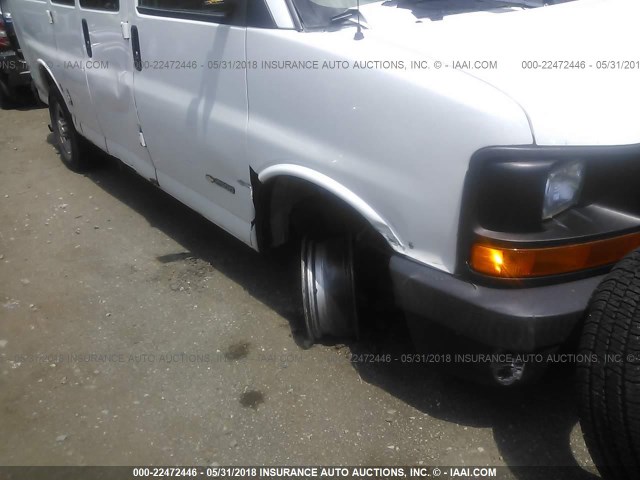 1GCGG25V241210092 - 2004 CHEVROLET EXPRESS G2500  WHITE photo 6