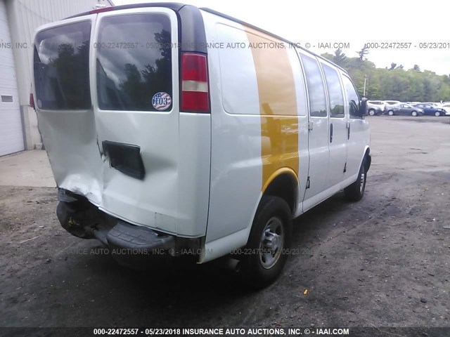 1GCGG25C281167197 - 2008 CHEVROLET EXPRESS G2500  WHITE photo 4