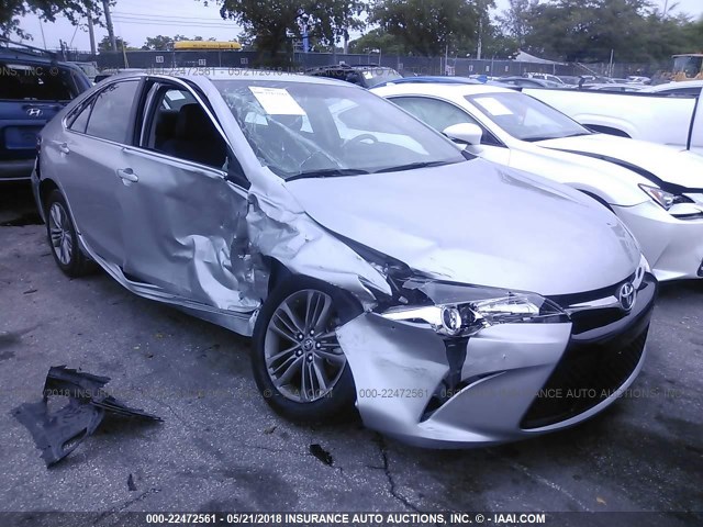 4T1BF1FK5HU733926 - 2017 TOYOTA CAMRY LE/XLE/SE/XSE SILVER photo 1
