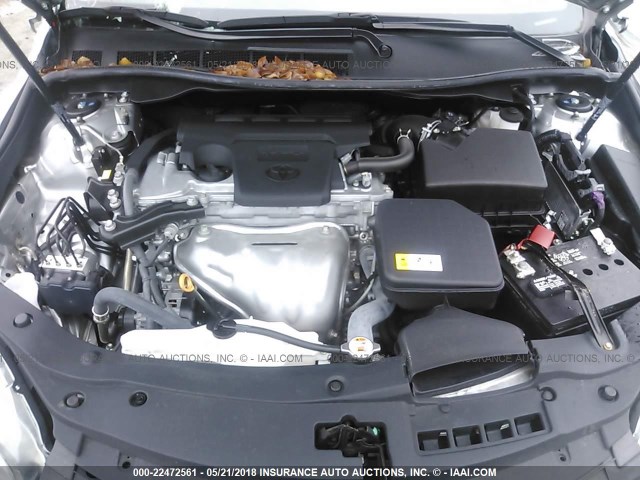 4T1BF1FK5HU733926 - 2017 TOYOTA CAMRY LE/XLE/SE/XSE SILVER photo 10