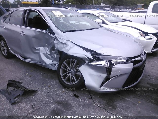 4T1BF1FK5HU733926 - 2017 TOYOTA CAMRY LE/XLE/SE/XSE SILVER photo 6