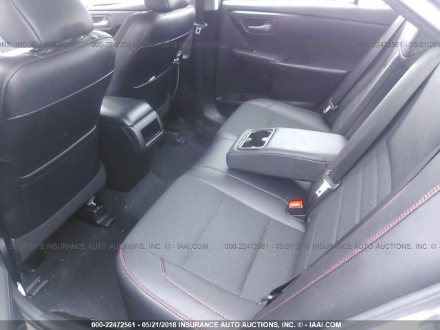 4T1BF1FK5HU733926 - 2017 TOYOTA CAMRY LE/XLE/SE/XSE SILVER photo 8