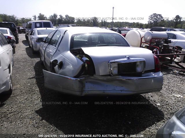 1LNHM81W3YY869709 - 2000 LINCOLN TOWN CAR EXECUTIVE SILVER photo 3