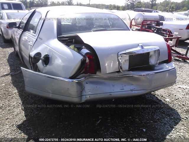 1LNHM81W3YY869709 - 2000 LINCOLN TOWN CAR EXECUTIVE SILVER photo 6