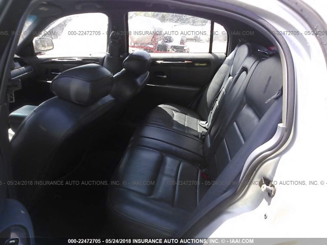 1LNHM81W3YY869709 - 2000 LINCOLN TOWN CAR EXECUTIVE SILVER photo 8