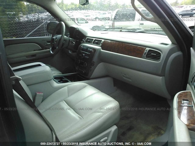 3GNEC12J97G104220 - 2007 CHEVROLET AVALANCHE C1500 MAROON photo 5