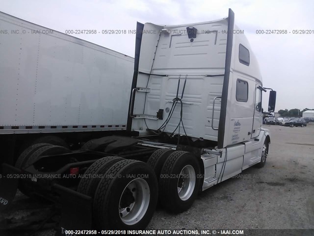 4V4NC9EH7GN954889 - 2016 VOLVO VN L WHITE photo 4