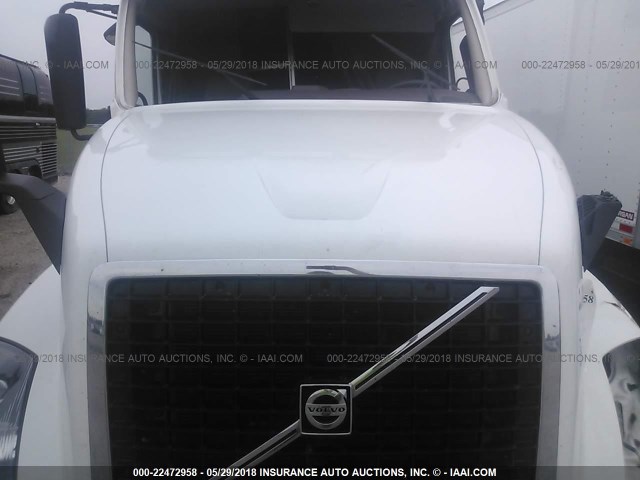 4V4NC9EH7GN954889 - 2016 VOLVO VN L WHITE photo 9