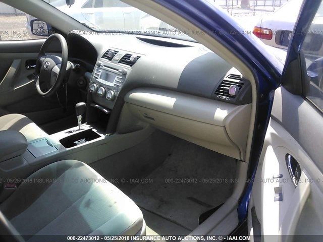 4T4BF3EK8AR066200 - 2010 TOYOTA CAMRY SE/LE/XLE ლურჯი ფოტო 5