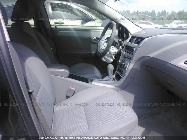 1G1ZC5E04A4126921 - 2010 CHEVROLET MALIBU 1LT ნაცრისფერი ფოტო 5