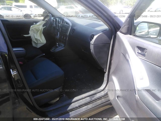 2T1KR32E95C473983 - 2005 TOYOTA COROLLA MATRIX XR BLACK photo 5