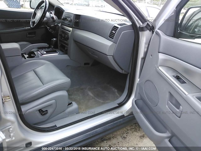 1J4HR48N45C690562 - 2005 JEEP GRAND CHEROKEE LAREDO/COLUMBIA/FREEDOM 银色 照片 5
