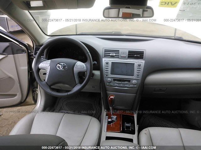 4T1BK3EK4BU614362 - 2011 TOYOTA CAMRY SE/LE/XLE ოქროსფერი ფოტო 5