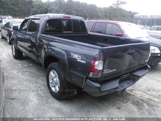 3TMMU4FN7CM042358 - 2012 TOYOTA TACOMA DOUBLE CAB LONG BED GRAY photo 3