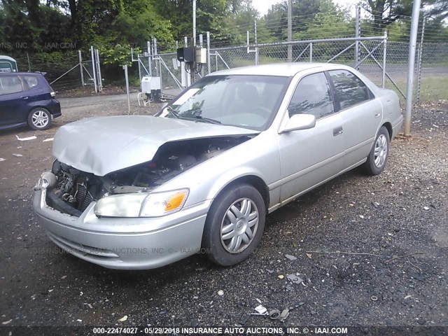 4T1BG22K1YU679369 - 2000 TOYOTA CAMRY CE/LE/XLE SILVER photo 2