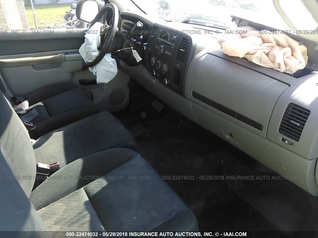 1GC0KVCG8DZ276220 - 2013 CHEVROLET SILVERADO K2500 HEAVY DUTY SILVER photo 5