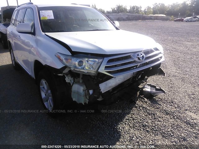 5TDBK3EH3BS068943 - 2011 TOYOTA HIGHLANDER SE WHITE photo 6