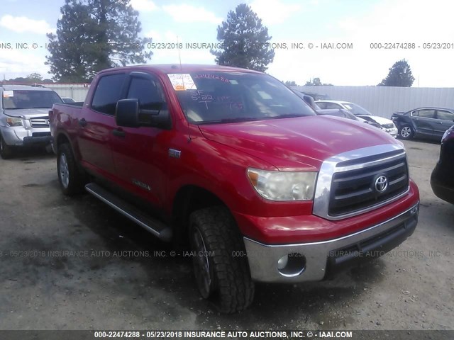 5TFDW5F1XAX098282 - 2010 TOYOTA TUNDRA CREWMAX SR5 RED photo 1