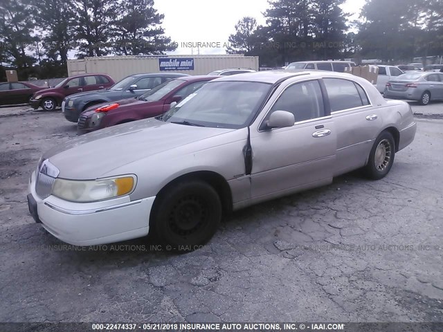 1LNHM81W62Y618772 - 2002 LINCOLN TOWN CAR EXECUTIVE TAN photo 2