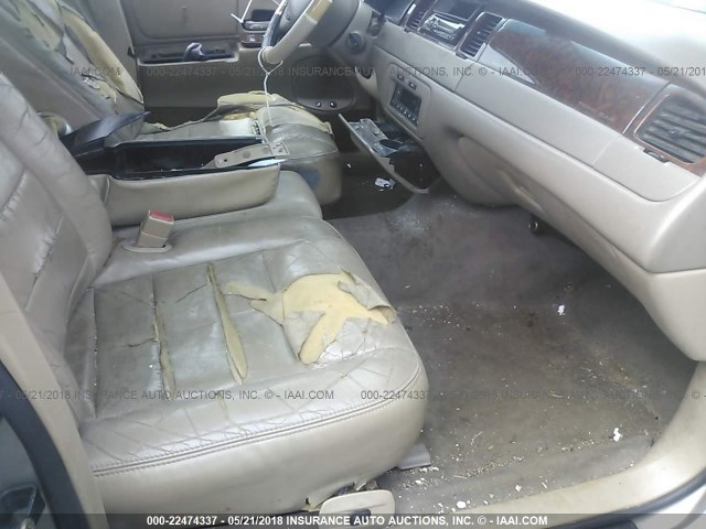 1LNHM81W62Y618772 - 2002 LINCOLN TOWN CAR EXECUTIVE TAN photo 5