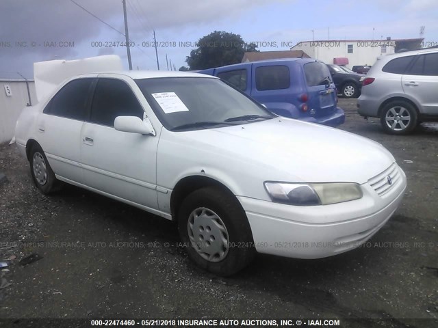 4T1BG22K9VU782650 - 1997 TOYOTA CAMRY CE/LE/XLE 白色 照片 1