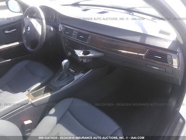 WBAPH53589A436952 - 2009 BMW 328 I SULEV WHITE photo 5