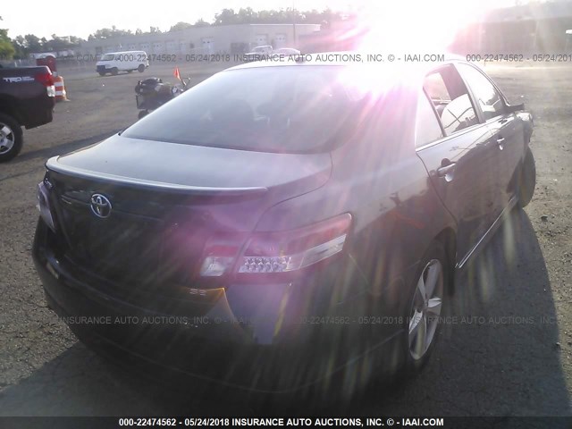4T1BF3EK2BU203224 - 2011 TOYOTA CAMRY SE/LE/XLE GRAY photo 4