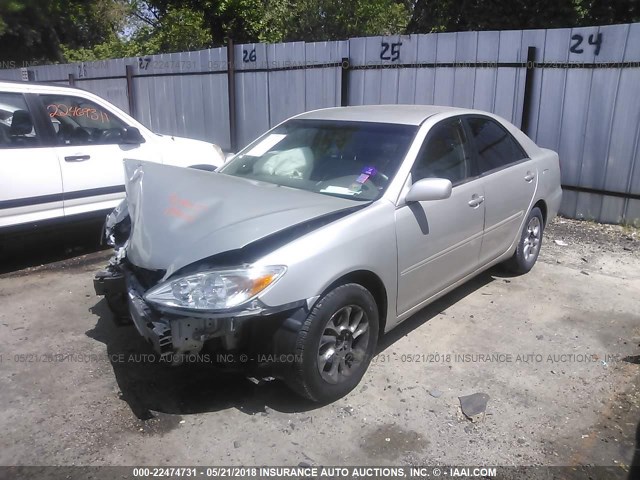4T1BE32K93U735496 - 2003 TOYOTA CAMRY LE/XLE/SE SILVER photo 2