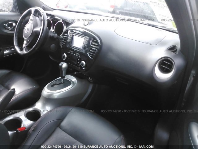 JN8AF5MV2BT013909 - 2011 NISSAN JUKE S/SV/SL SILVER photo 5