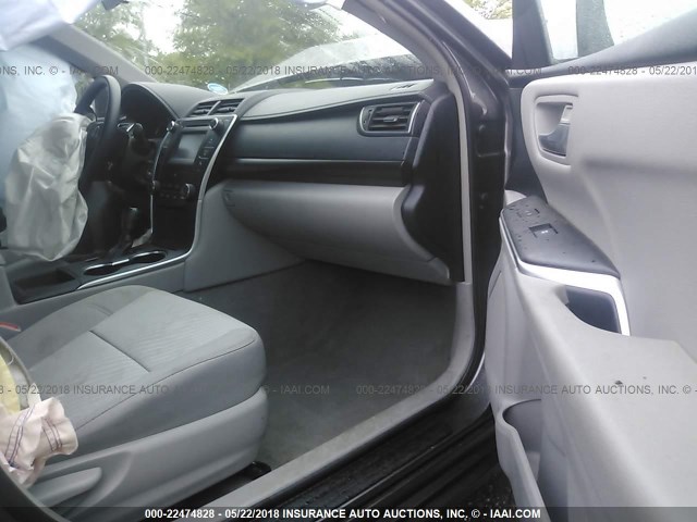 4T1BF1FK2GU573499 - 2016 TOYOTA CAMRY LE/XLE/SE/XSE 灰色 照片 5