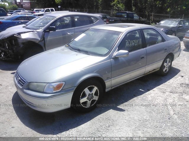 JT2BG22K910533392 - 2001 TOYOTA CAMRY CE/LE/XLE ნაცრისფერი ფოტო 2