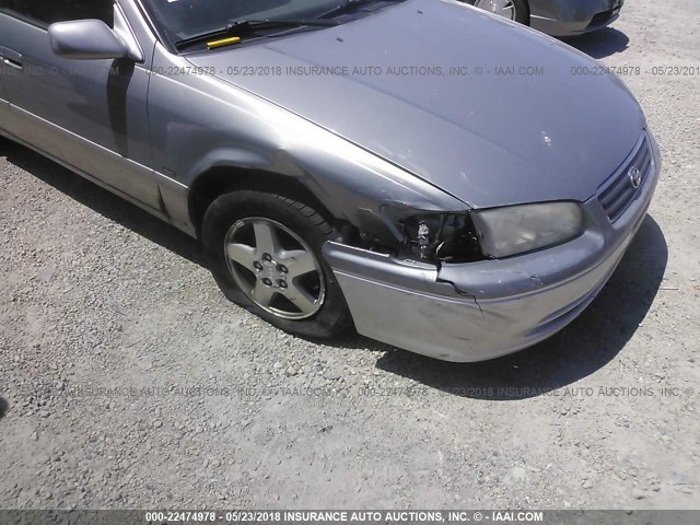JT2BG22K910533392 - 2001 TOYOTA CAMRY CE/LE/XLE ნაცრისფერი ფოტო 6