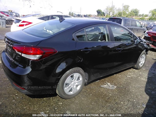 3KPFK4A79HE137318 - 2017 KIA FORTE LX BLACK photo 4