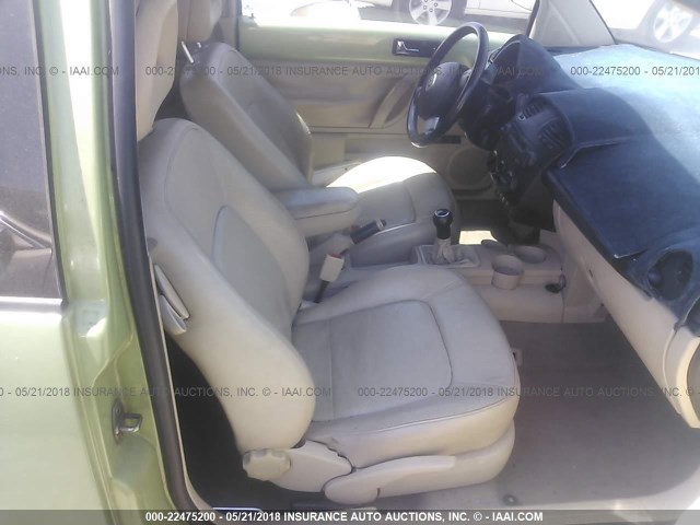 3VWDD21C0YM455835 - 2000 VOLKSWAGEN NEW BEETLE GLX 绿色 照片 5