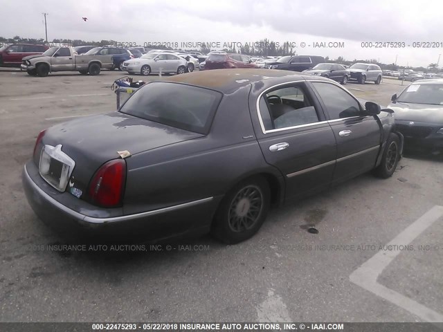 1LNHM82W8XY659281 - 1999 LINCOLN TOWN CAR SIGNATURE GRAY photo 4