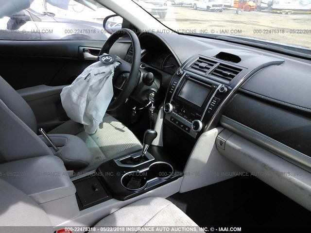 4T4BF1FK4ER401817 - 2014 TOYOTA CAMRY L/SE/LE/XLE შავი ფოტო 5