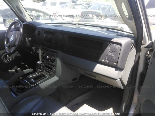 1J8HG48N96C264498 - 2006 JEEP COMMANDER SILVER photo 5