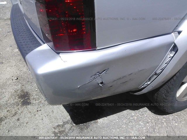 1J8HG48N96C264498 - 2006 JEEP COMMANDER SILVER photo 6
