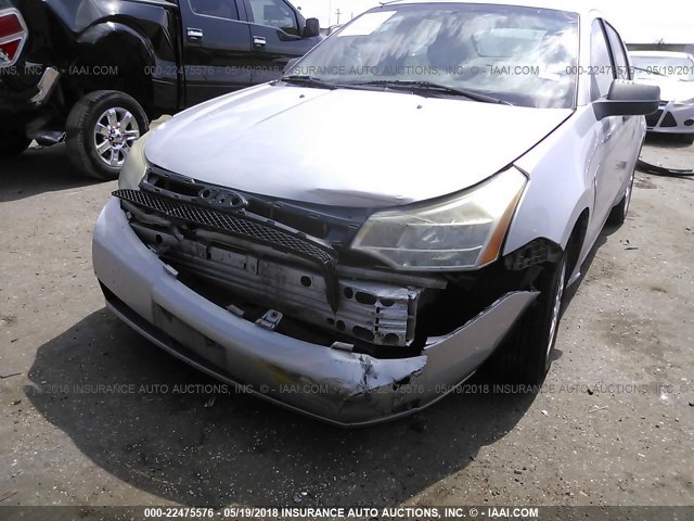 1FAHP35N98W149445 - 2008 FORD FOCUS SE/SEL/SES SILVER photo 6